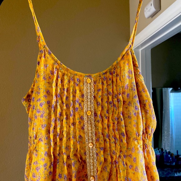 Pretty Floral Top - Picture 2 of 4